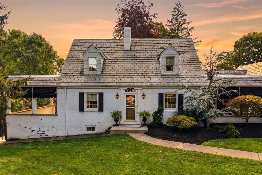 Property Photo:  3108 Hillcrest Road  PA 15102 