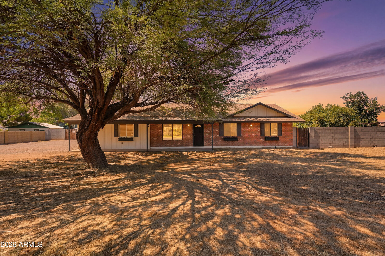 Property Photo:  2266 E Willis Road  AZ 85297 