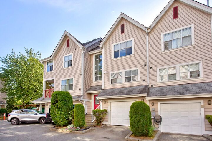 Property Photo: 2450 Hawthorne Avenue 34 BC V3C 6B3
