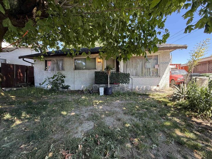 45881 Rowat Avenue — photo 1