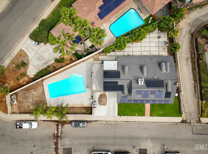 Property Photo:  2400 Silver Drive  CA 93306 