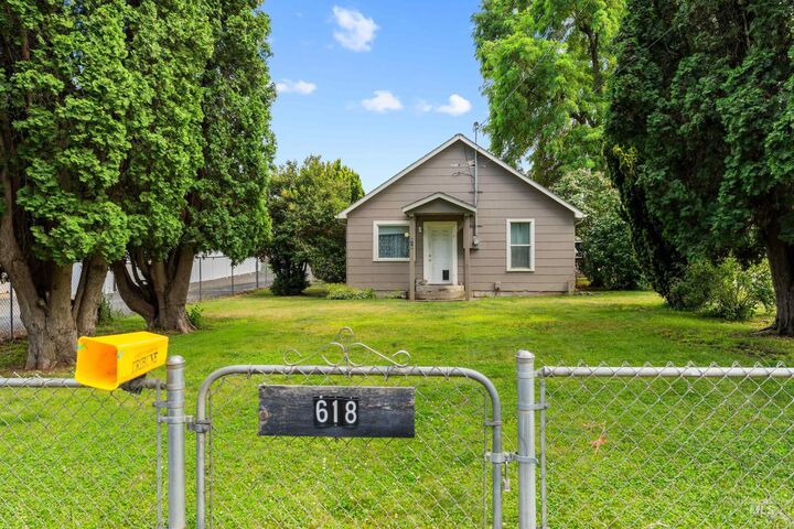 Property Photo: 618 Preston Ave ID 83501