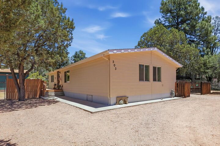 Property Photo:  303 E Sherwood Drive  AZ 85541 