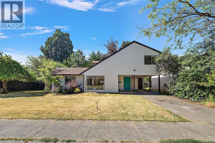Property Photo: 1871 Fairburn Drive BC V8N 5B4