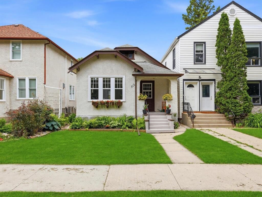 Property Photo: 515 Langevin Street MB R2H 2V9