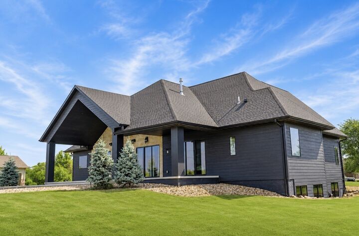 Property Photo:  1680 Timberlake Run  IA 52403 