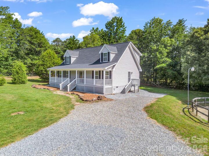 Property Photo:  271 Collinsville Road  NC 28722 