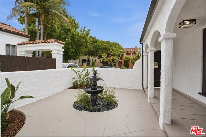 Property Photo: 1153 Hi Point St CA 90035
