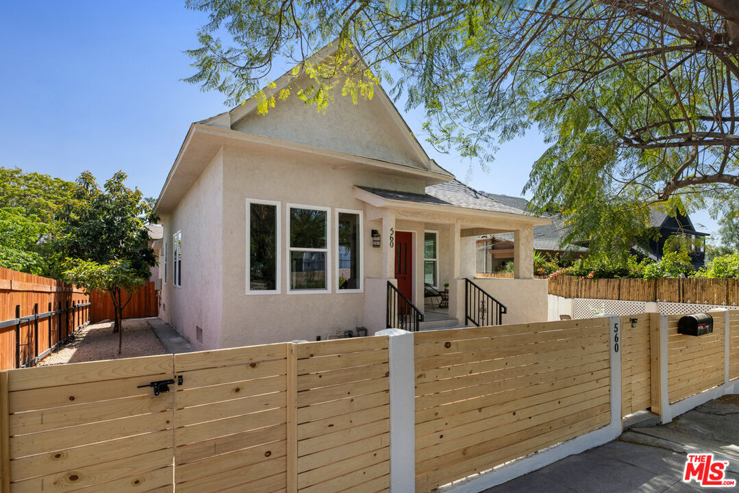 Property Photo:  560 N Westlake Ave  CA 90026 