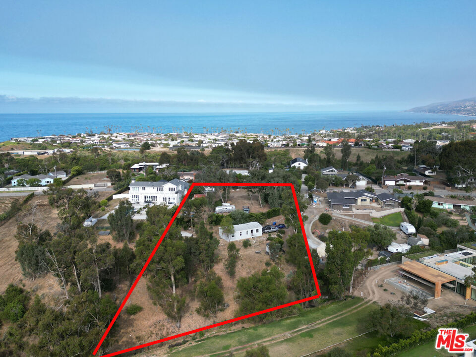Property Photo: 6636 Wandermere Rd CA 90265