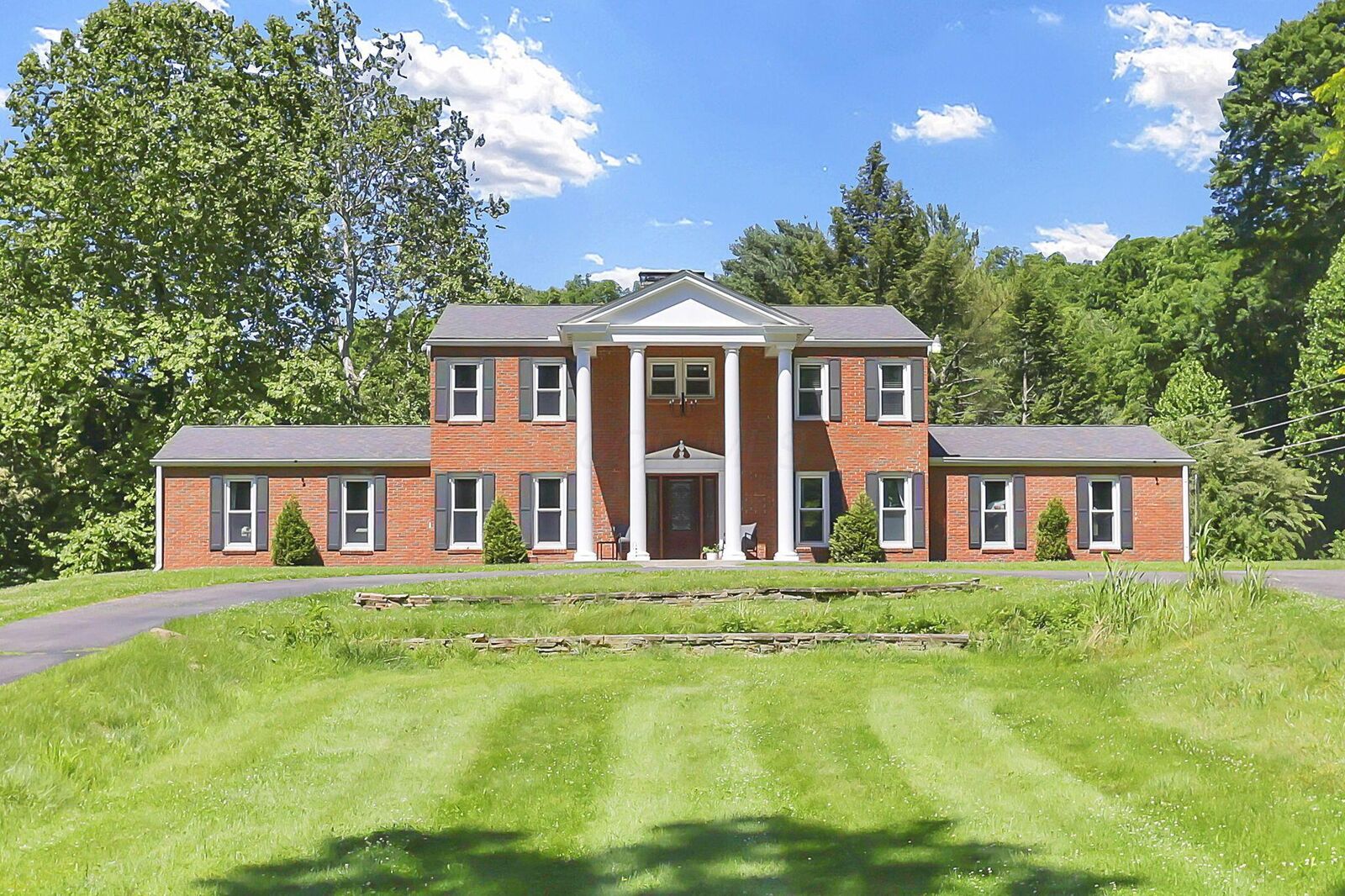 Property Photo:  306 Beechwood Drive  OH 43023 