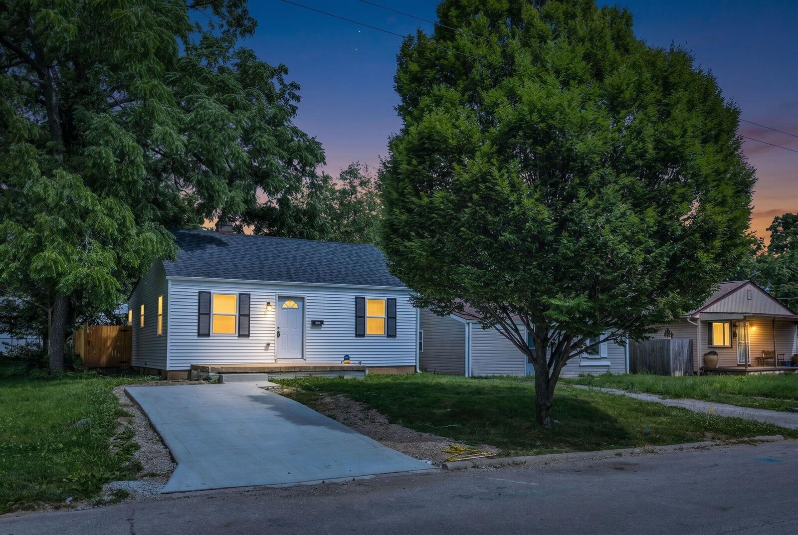 Property Photo: 2516 Hiawatha Street OH 43211