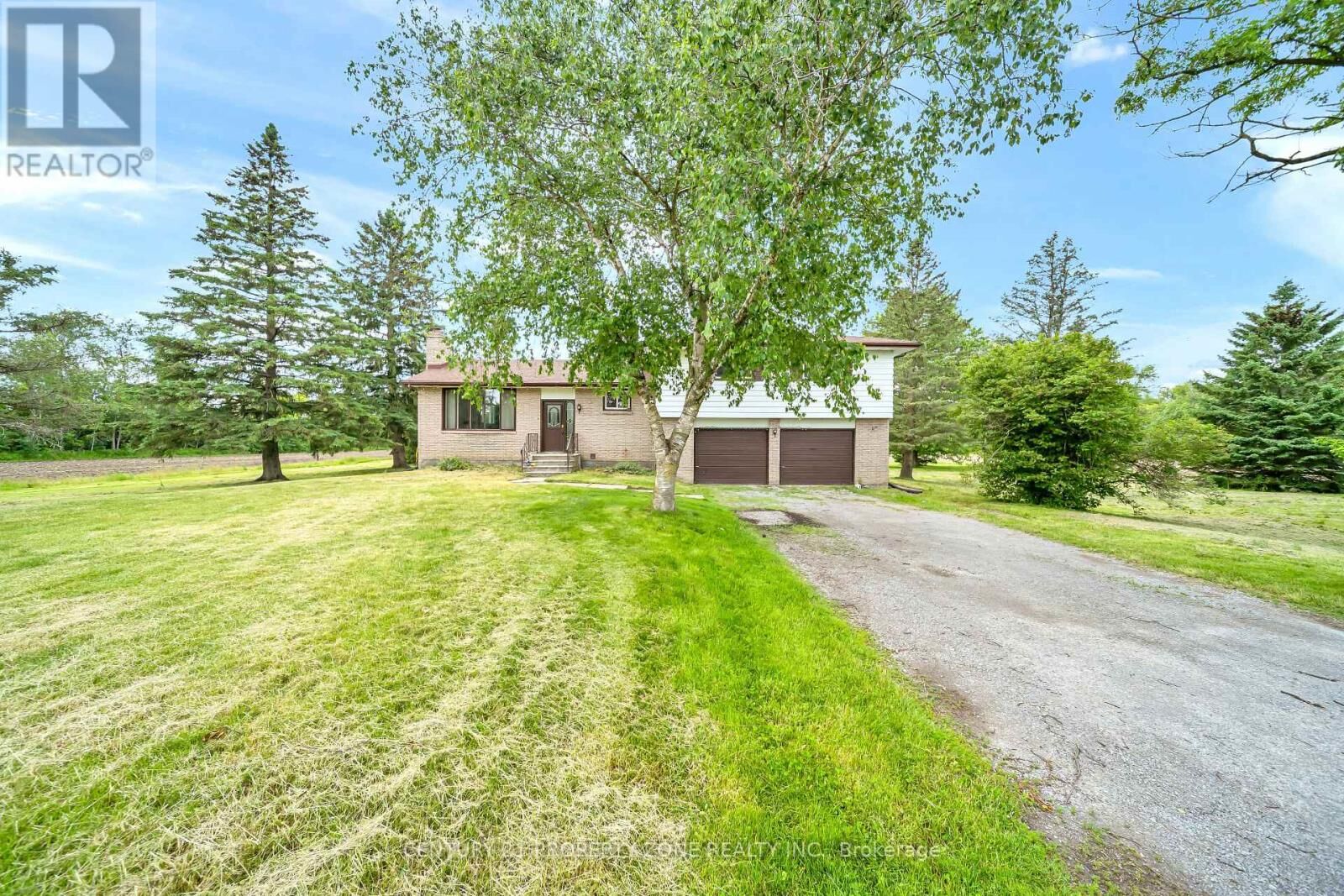 Property Photo:  18580 Dufferin Street  ON L3Y 4V9 