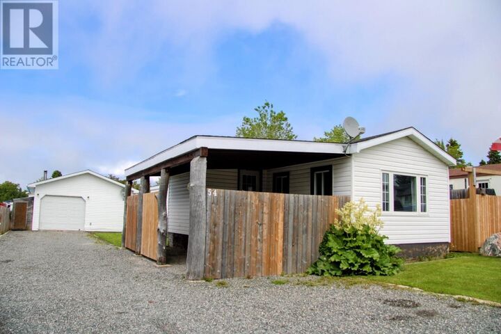 54 Jackson Cres — photo 1