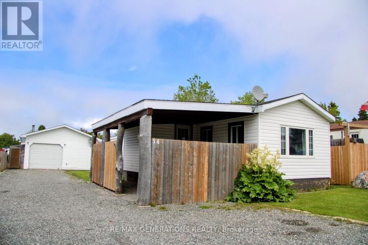 54 Jackson Crescent — photo 1