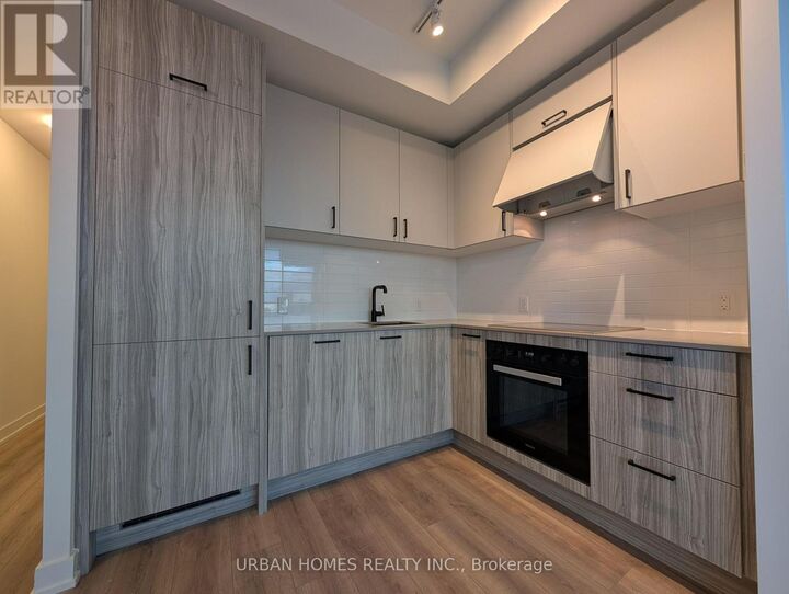 Property Photo: 5 Quarrington Lane 1907 ON M3C 0S5