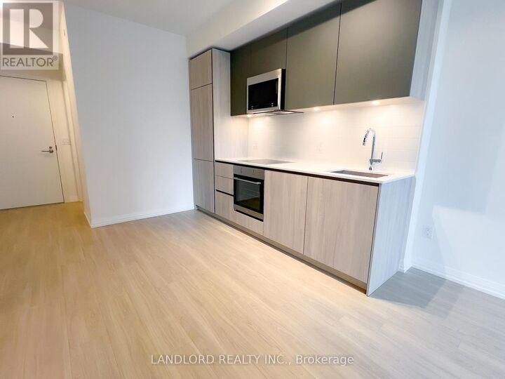 Property Photo:  8 Widmer Street 3309  ON M5V 0W6 