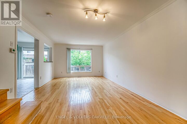 Property Photo:  1121 Barclay Circle  ON L9T 5W4 