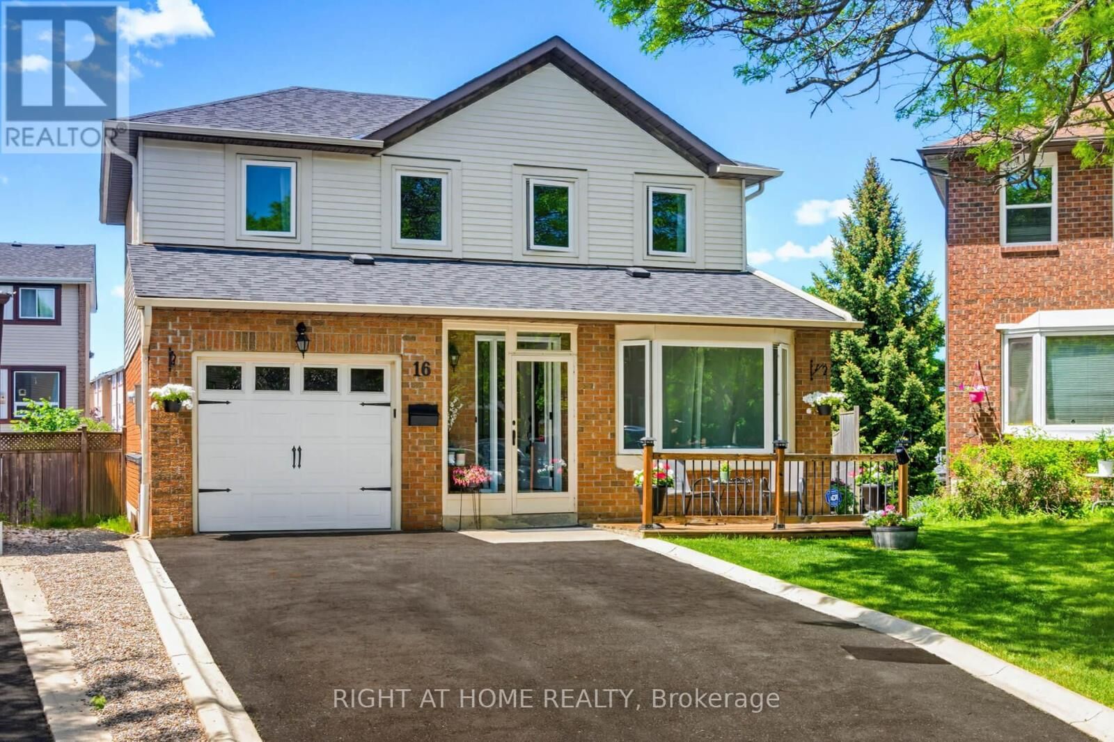 Property Photo: 16 Marengo Court South ON L6S 4H6