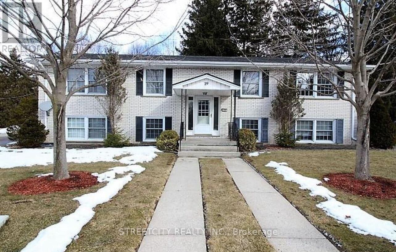 Property Photo:  19 Johnson Place 1  ON N5P 2E9 