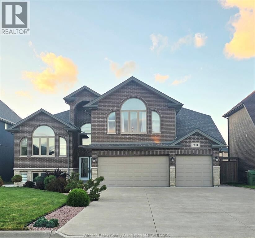 Property Photo:  901 Lakewood Crescent Upper  ON N0R 1A0 