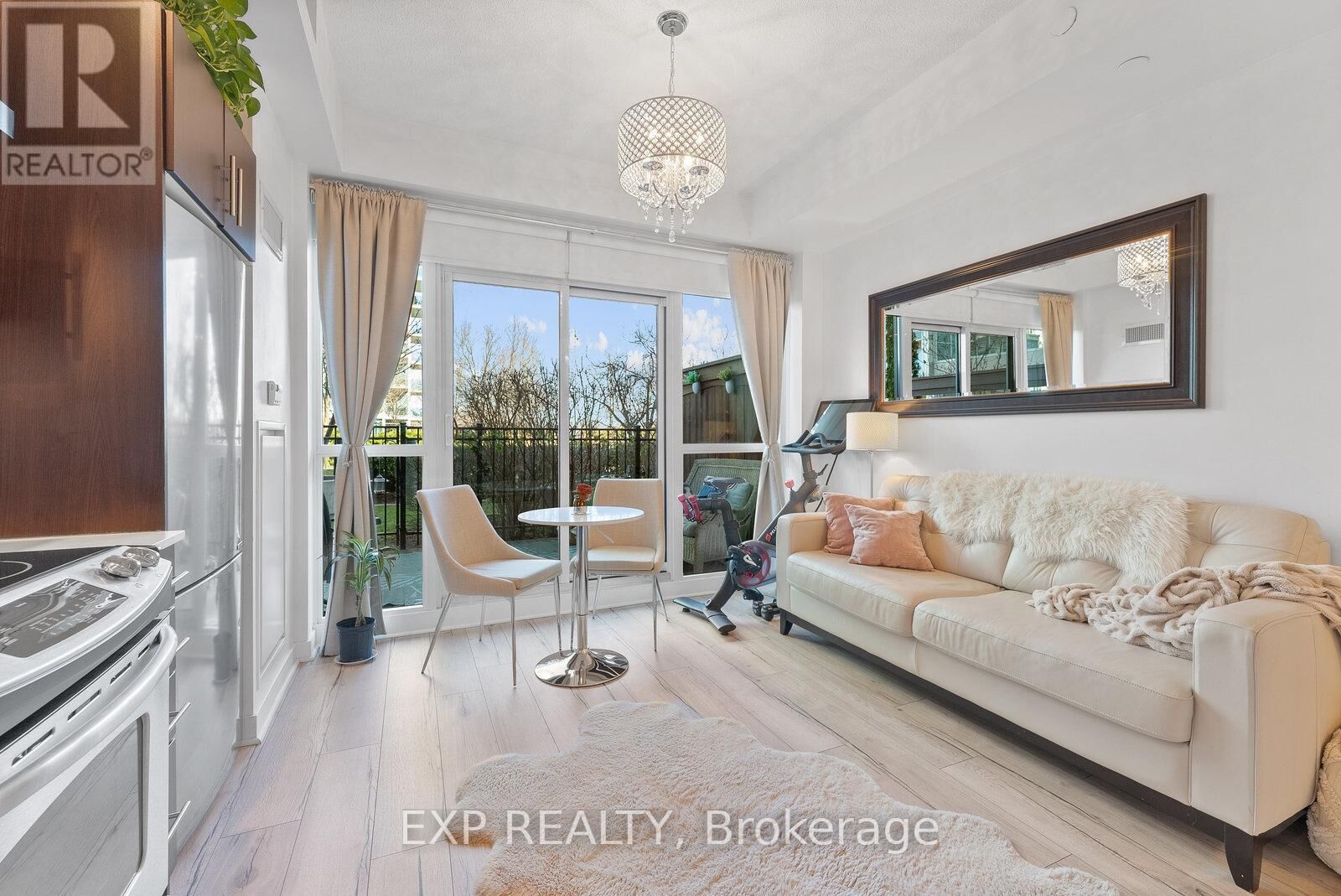 Property Photo:  165 Legion Road North 422  ON M8Y 0B3 