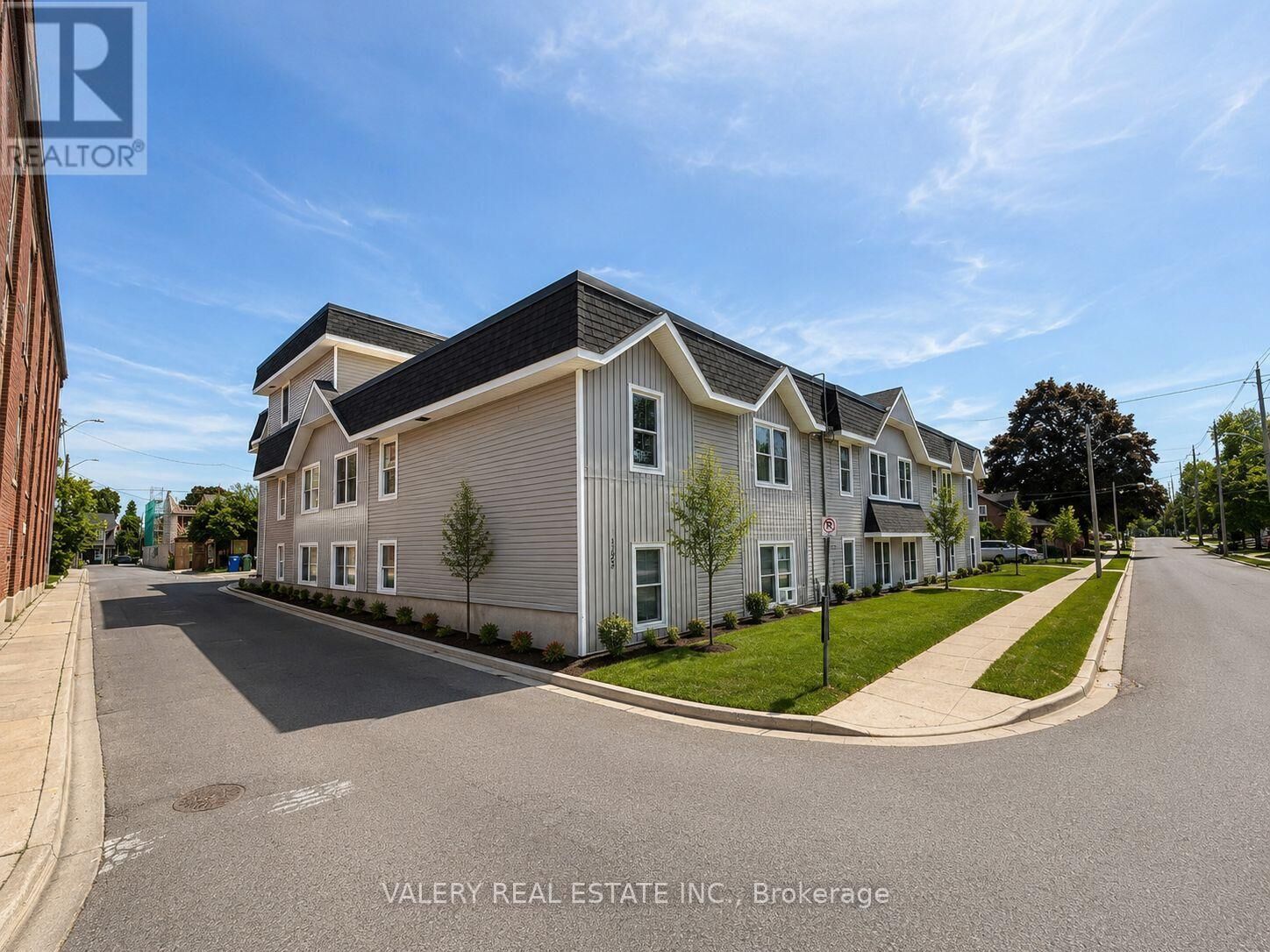 Property Photo:  1123 Queenston Road 209  ON N3H 3L1 