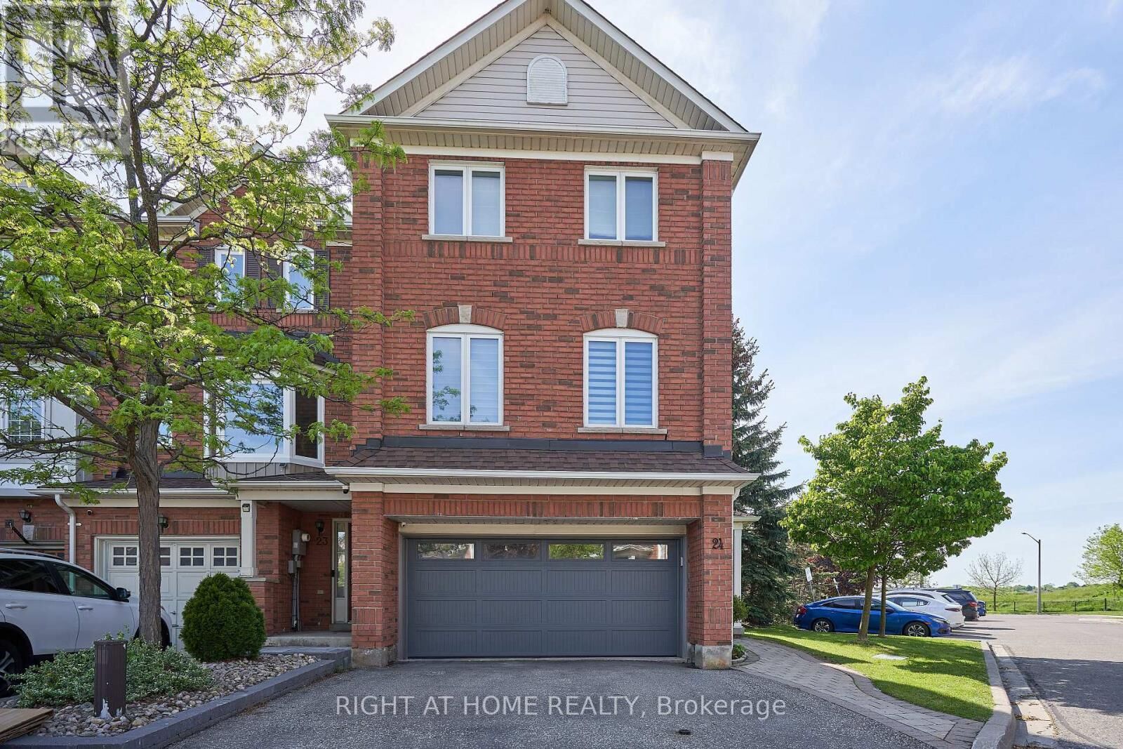 Property Photo: 271 Richvale Drive South 24 ON L6Z 4W7