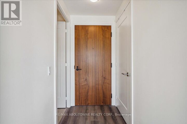 Property Photo: 509 Dundas Street West 103 ON L6M 4M2