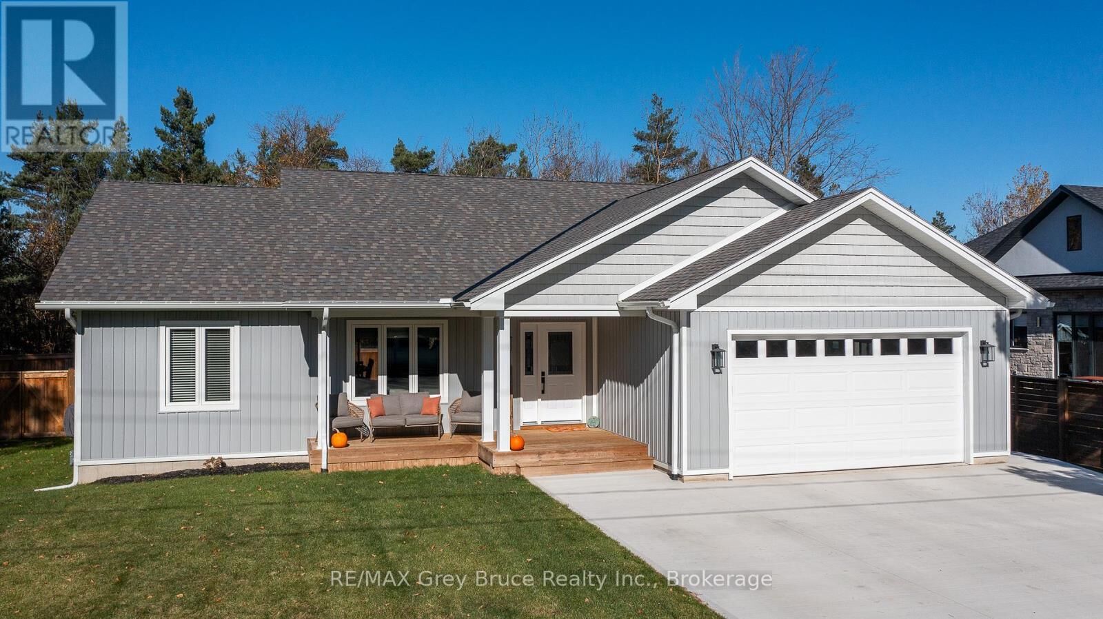 Property Photo:  611 Sixth Street North  ON N0H 2G0 