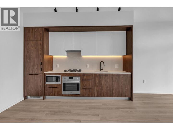 Property Photo:  2729 Kingsway 4xx  BC V5R 0M6 