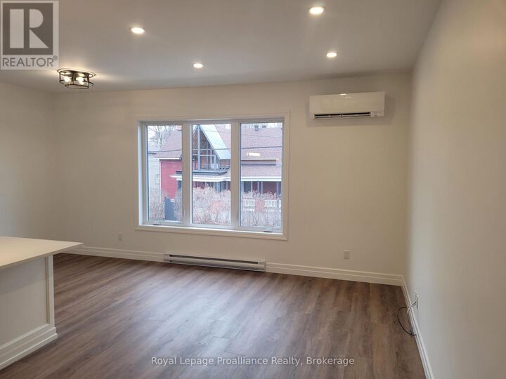 Property Photo:  15 Bay Street 3  ON K8V 1H2 