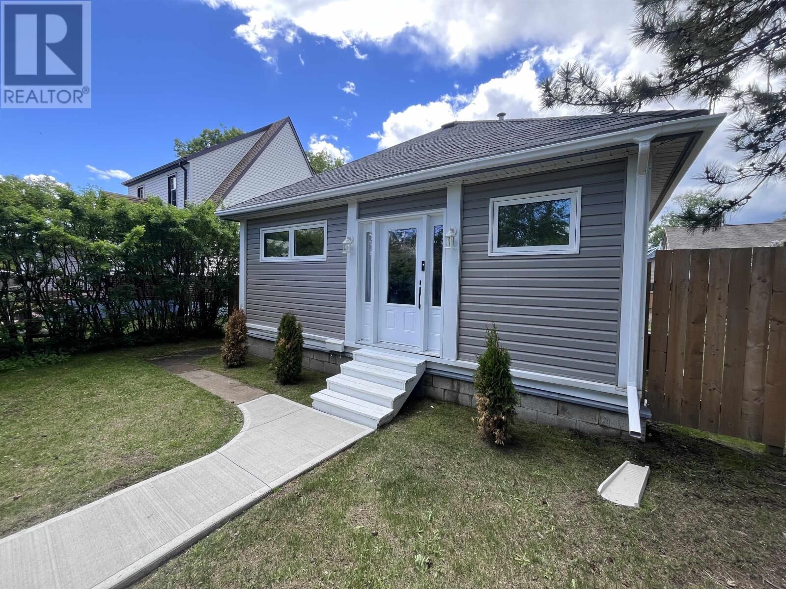 Property Photo:  437 Hodder Ave  ON P7A 1V1 