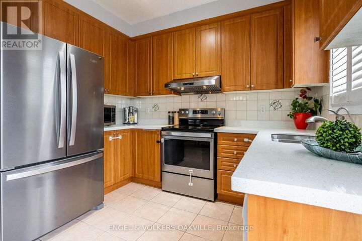 Property Photo:  72 Pefferlaw Circle  ON L6Y 0L6 