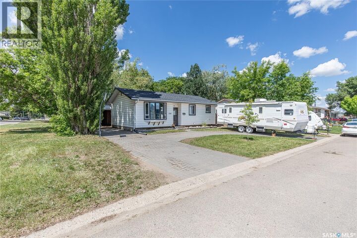 Property Photo: 1387 Manitou Crescent SK S6H 7C5