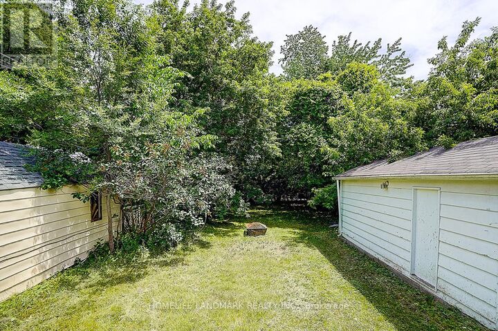 Property Photo:  335 Willowdale Drive  ON M2N 5A3 