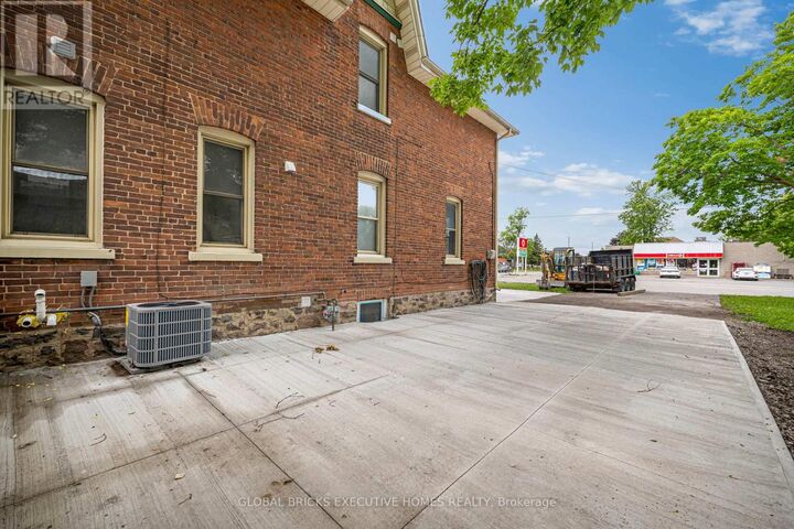 Property Photo:  108 Lindsay Street South  ON K9V 2M6 