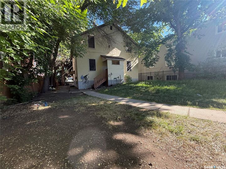 Property Photo:  1705 20th Street  SK S7M 0Z8 