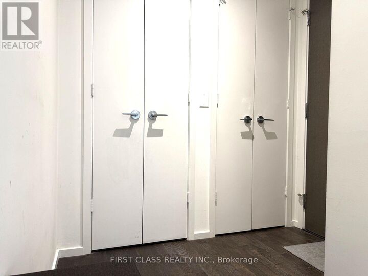 Property Photo:  101 Charles Street East 2010  ON M4Y 0A9 