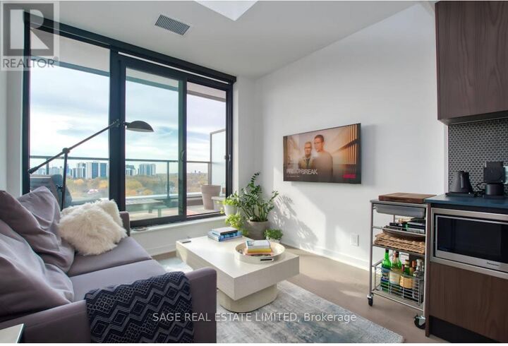 Property Photo:  2720 Dundas Street West 801  ON M6P 1Y2 