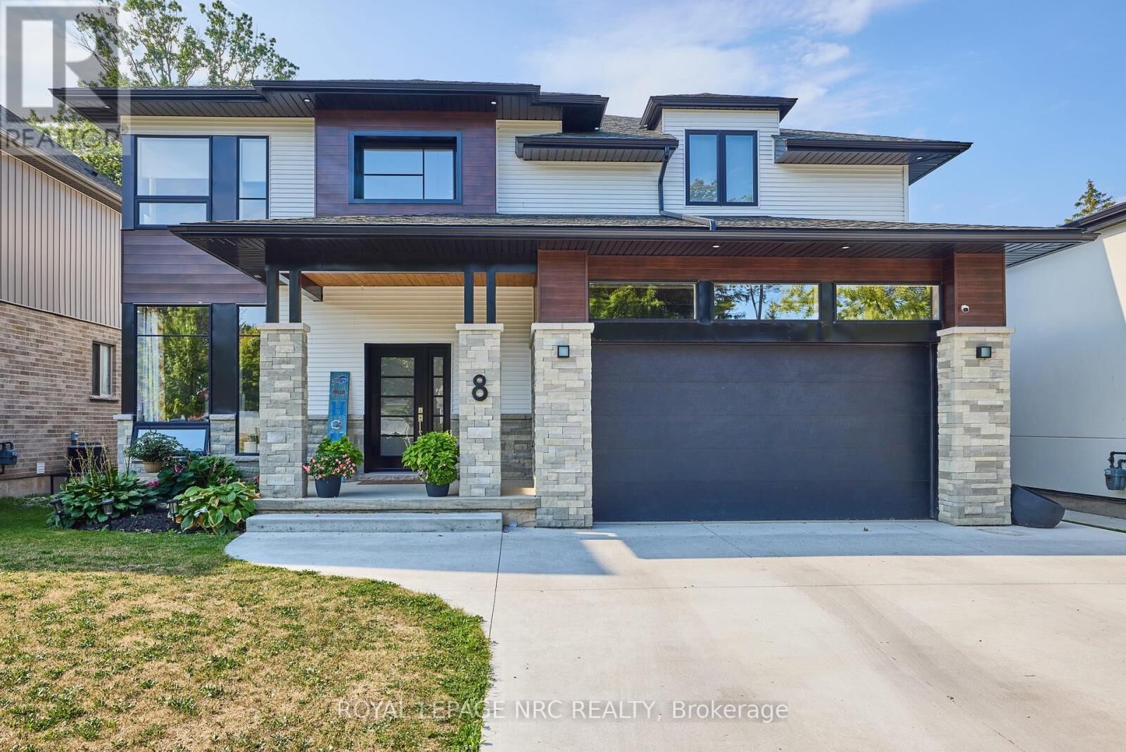 Property Photo:  8 Hilda Street  ON L3C 0H3 