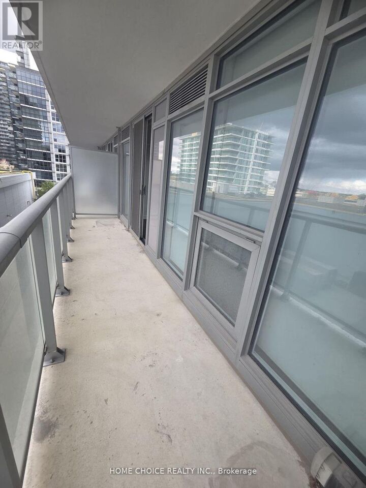 Property Photo: 72 Esther Shiner Boulevard, Suite 311 Boulevard 10 ON M2K 0C4