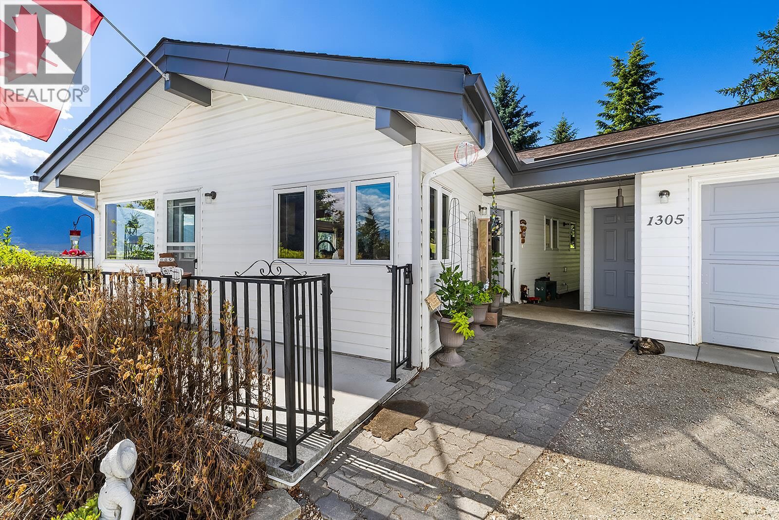 Property Photo:  1305 Hilton Place  BC V0B 1G6 