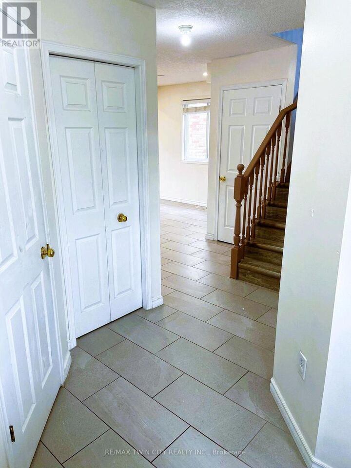 Property Photo:  490 Activa Avenue Upper  ON N2E 4C1 