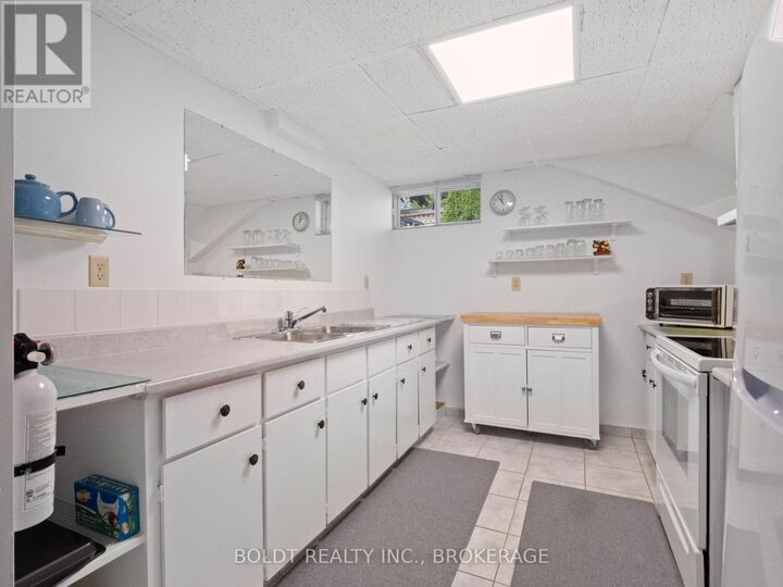 Property Photo:  2 Kenworth Drive Lower  ON L2M 4S2 
