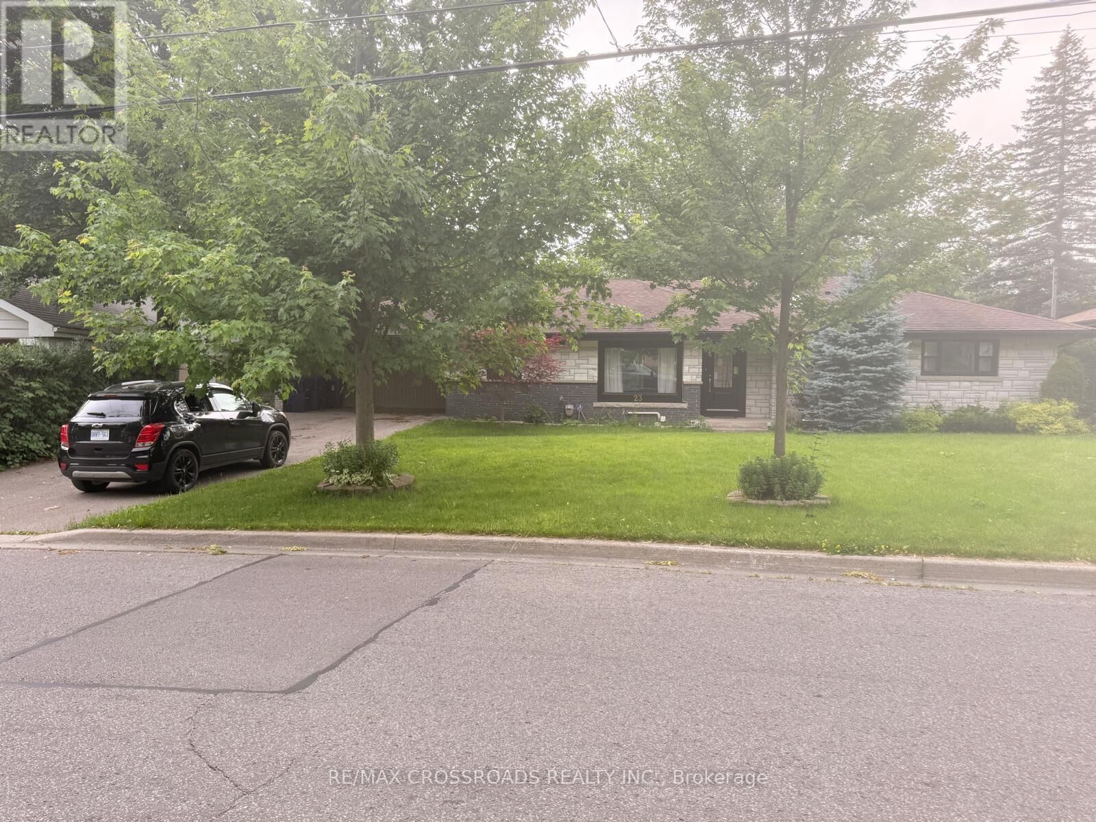 Property Photo:  23 Burnview Crescent  ON M1H 1B4 