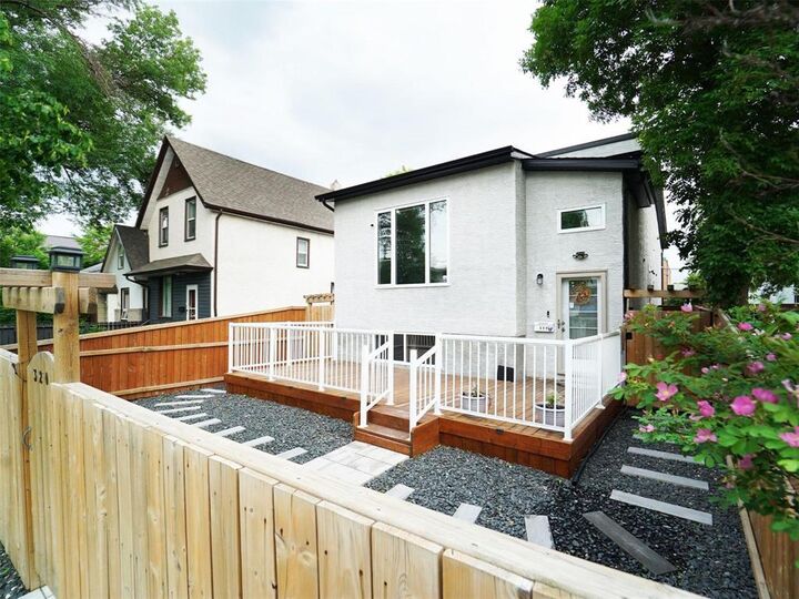 Photo de la propriété: 320 Riverton Avenue MB R2L 0N4
