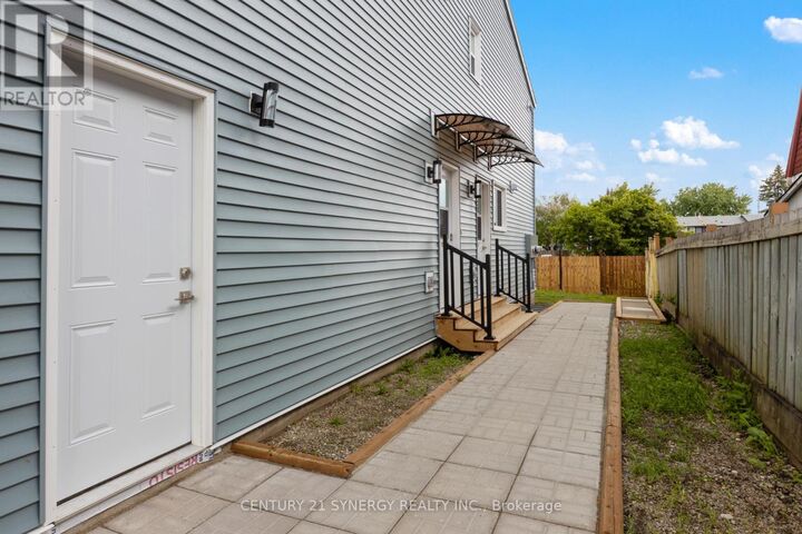 Property Photo: 93C Tarquin Crescent C ON K2H 8J7