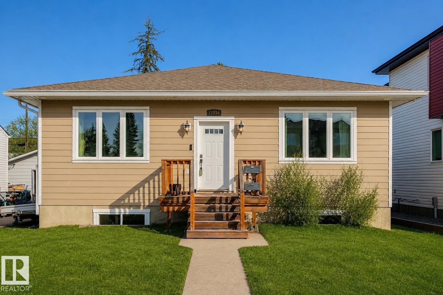 Property Photo: 11118 72 Avenue NW AB T6G 0B2