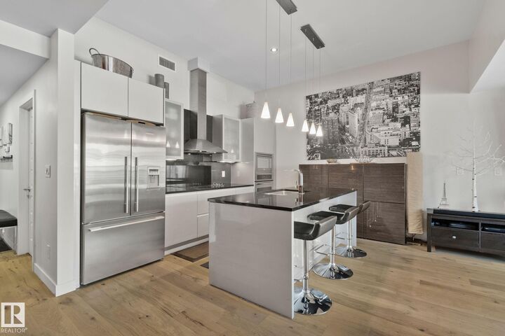 Property Photo:  10388 105 Street NW 201  AB T5J 0C2 
